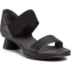 Sandały CAMPER - Alright Sandal K200770-006 Black. Czarne klapki damskie Camper, bez wzorów, ze skóry, bez obcasa, na obcasie. W wyprzedaży za 379,00 zł.