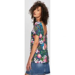 Answear - Top Great Escape. Niebieskie bluzki damskie ANSWEAR, s, w kwiaty, z elastanu, z okrągłym kołnierzem. W wyprzedaży za 29,90 zł.