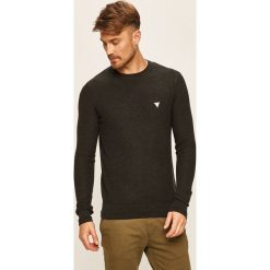 Guess Jeans - Sweter. Żółte swetry męskie Guess Jeans, s, z aplikacjami, z bawełny, z okrągłym kołnierzem, bez kaptura. Za 299,90 zł.