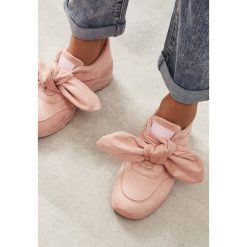 Różowe Sneakersy Faithful Idea. Różowe buty sportowe damskie Renee. Za 59,99 zł.