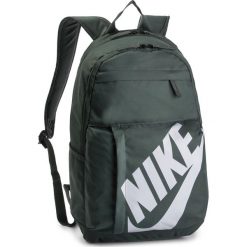 Plecak NIKE - BA5381 344 Zielony. Zielone plecaki męskie Nike, bez wzorów, z materiału, sportowe. W wyprzedaży za 119,00 zł.