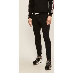 Moschino Underwear - Spodnie. Czarne spodnie męskie Moschino Underwear, xl, bez wzorów, z elastanu. W wyprzedaży za 549,90 zł.