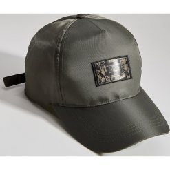 Czapka z daszkiem z łączonych tkanin - Khaki. Brązowe czapki damskie Mohito, bez wzorów. Za 39,99 zł.