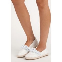Zamszowe espadryle vices Vices białe. Białe baleriny damskie vices, bez wzorów, z zamszu, bez obcasa. Za 79,90 zł.