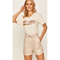 Jacqueline de Yong - T-shirt. Pomarańczowe bluzki damskie Jacqueline de Yong, s, z aplikacjami, z bawełny, casualowe, z okrągłym kołnierzem, z krótkim rękawem. Za 59,90 zł.