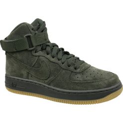 Nike Air Force 1 High LV8 Gs 807617-300 buty skate, buty sneakers uniseks zielone 36,5. Zielone buty sportowe damskie Nike, bez wzorów, ze skóry, eleganckie, do koszykówki, Nike Air Force. W wyprzedaży za 359,99 zł.