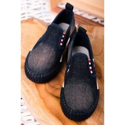 Granatowe trampki casu slip on z gumką 204/36m. Trampki dziewczęce Casu, bez wzorów, bez zapięcia. W wyprzedaży za 29,99 zł.