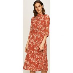 Vero Moda - Sukienka. Różowe sukienki damskie Vero Moda, na co dzień, s, w kwiaty, z poliesteru, casualowe, ze stójką, bez rękawów, mini, proste. W wyprzedaży za 119,90 zł.