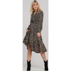 Czarna Sukienka Clenston. Czarne sukienki damskie Renee, s, w paski, z tkaniny, długie, midi, rozkloszowane. Za 129,99 zł.