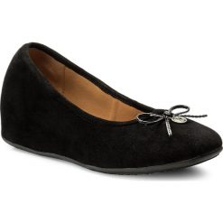 Półbuty KAZAR - Nella 32115-02-00 Black. Czarne półbuty damskie Kazar, bez wzorów, ze skóry, na wysokim obcasie, na koturnie, bez zapięcia. Za 399,00 zł.