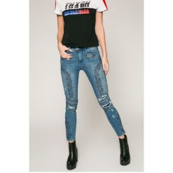 Tommy Hilfiger - Jeansy Venice Gigi Hadid. Niebieskie jeansy damskie TOMMY HILFIGER, z bawełny. W wyprzedaży za 539,90 zł.