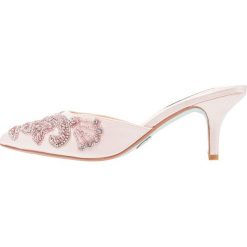 Klapki damskie: Blue by Betsey Johnson COSET Klapki blush