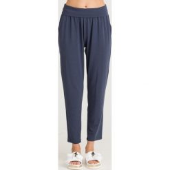 SPODNIE DRAGHI Weekend Max Mara. Niebieskie spodnie damskie Weekend Max Mara, s, z aplikacjami, z tkaniny, z podwyższonym stanem. Za 281,40 zł.