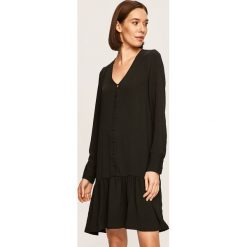 Vero Moda - Sukienka. Czarne sukienki damskie Vero Moda, na co dzień, s, bez wzorów, z poliesteru, casualowe, bez kołnierzyka, z długim rękawem, długie, mini, rozkloszowane. W wyprzedaży za 59,90 zł.