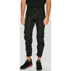 G-Star Raw - Spodnie Powel 3D. Czarne spodnie męskie G-Star RAW, na co dzień, bez wzorów, z bawełny, retro. W wyprzedaży za 359,90 zł.