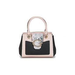 Torebki do ręki Guess CAMILA LUXURY. Różowe torebki klasyczne damskie Guess, z aplikacjami, do ręki, bez dodatków. Za 619,00 zł.