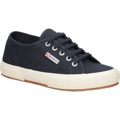 Tenisówki sznurowane Superga 2750. Czarne trampki i tenisówki damskie Superga, bez wzorów, na sznurówki. Za 189,99 zł.