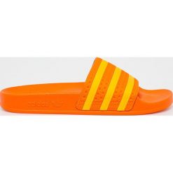 Adidas Originals - Klapki Adilette. Klapki damskie adidas Originals, bez wzorów, z gumy, bez obcasa, na obcasie. W wyprzedaży za 119,90 zł.