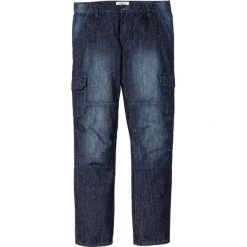 Dżinsy bojówki Regular Fit Straight bonprix ciemny denim. Niebieskie jeansy męskie bonprix, m. Za 109,99 zł.
