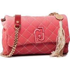 Torebka LIU JO - S Crossbody Sicu NA0211 T6432 Feel Rouge 91757. Czerwone torebki klasyczne damskie Liu Jo, bez wzorów, z materiału, wizytowe, bez dodatków. W wyprzedaży za 419,00 zł.
