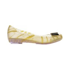 Baleriny w kolorze złotym. Żółte baleriny damskie Melissa, Pepe Jeans, z aplikacjami, bez obcasa. W wyprzedaży za 189,95 zł.
