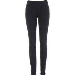 Tregginsy w prążek bonprix czarny. Czarne legginsy damskie marki bonprix, w prążki. Za 89,99 zł.