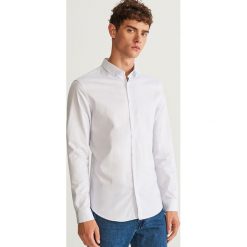 Prążkowana koszula slim fit - Biały. Białe koszule męskie slim marki Reserved, l. Za 99,99 zł.