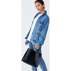 Bawełniana koszulka basic. Białe t-shirty damskie marki Pull&Bear, z bawełny. Za 39,90 zł.