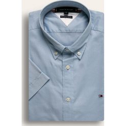 Tommy Hilfiger - Koszula. Niebieskie koszule męskie TOMMY HILFIGER, s, z aplikacjami, z bawełny, casualowe, button down, z krótkim rękawem. Za 359,90 zł.