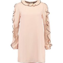 Fashion Union RANNOCH DRESS Sukienka letnia nude. Szare bez kategorii marki Fashion Union, na lato, z poliesteru. W wyprzedaży za 135,20 zł.