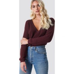 NA-KD Sweter z głębokim dekoltem V - Purple. Fioletowe swetry klasyczne damskie marki NA-KD, dekolt w kształcie v. Za 121,95 zł.