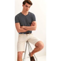 T-shirt w paski. Niebieskie t-shirty męskie Top Secret, na lato, xl, w paski, z dzianiny, z dekoltem w serek, krótkie. W wyprzedaży za 29,99 zł.