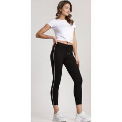 Czarno-Białe Legginsy Larairien. Czarne legginsy sportowe damskie Renee, s, bez wzorów, z materiału, na fitness i siłownię. Za 39,99 zł.