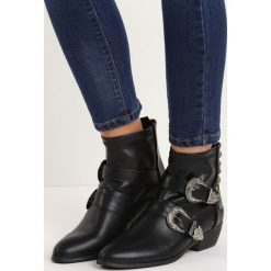 Czarne Botki Easy Life. Czarne botki damskie na zamek Born2be, ze szpiczastym noskiem, na niskim obcasie, na płaskiej podeszwie, z paskami. Za 89,99 zł.