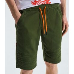 Szorty comfort z przeszyciami - Khaki. Brązowe spodenki i szorty męskie Cropp, m, bez wzorów. Za 89,99 zł.