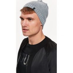 CZAPKA MĘSKA. Szare czapki męskie Top Secret, na zimę, bez wzorów, eleganckie. W wyprzedaży za 19,99 zł.