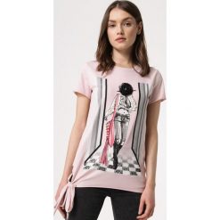 Różowy T-shirt Can You. Różowe bluzki damskie Born2be, xl, z nadrukiem, z dzianiny, z okrągłym kołnierzem. Za 59,99 zł.