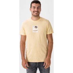 Jack & Jones Dylant Koszulka Żółty. Żółte podkoszulki męskie Jack & Jones, xl, z nadrukiem, z bawełny, z krótkim rękawem. Za 78,95 zł.