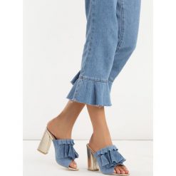 Jasnoniebieskie Klapki Curtain Call. Żółte klapki damskie marki Born2be, w paski, z denimu, na wysokim obcasie, na obcasie. Za 24,99 zł.