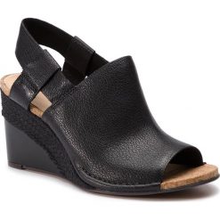 Espadryle CLARKS - Spiced Bay 261392574 Black Leather. Czarne espadryle damskie marki Clarks, bez wzorów, ze skóry, bez obcasa, na obcasie. Za 389,00 zł.