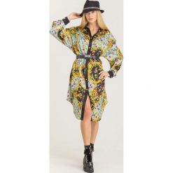 KOSZULA VERSACE JEANS COUTURE. Żółte koszule damskie Versace Jeans Couture, na co dzień, bez wzorów, z jeansu, z włoskim kołnierzykiem, bez rękawów. Za 1849,00 zł.