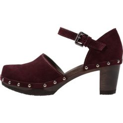 Softclox VALENTINA Czółenka na platformie wine. Czerwone buty ślubne damskie Softclox, z materiału, na platformie. Za 669,00 zł.