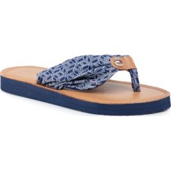 Japonki TOMMY HILFIGER - Th Monogram Flat Beach Sandal FW0FW04808 Blue Ink C7H. Niebieskie klapki damskie TOMMY HILFIGER, bez wzorów, ze skóry, bez obcasa. W wyprzedaży za 159,00 zł.