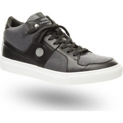 Skórzane męskie sneakersy. Czarne sneakersy męskie Versace Collection, z okrągłym noskiem, na sznurówki. Za 639,60 zł.