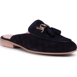 Klapki JOOP! - Aperta 4140004963 Dark Blue 402. Niebieskie klapki damskie JOOP!, z aplikacjami, ze skóry, bez obcasa, na obcasie. W wyprzedaży za 419,00 zł.