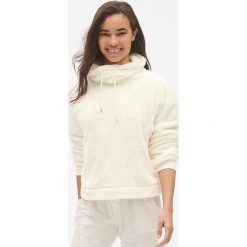 Sweter w kolorze kremowym. Białe swetry damskie Gap Body, xs, bez wzorów, bez rękawów, bez kaptura. W wyprzedaży za 76,95 zł.
