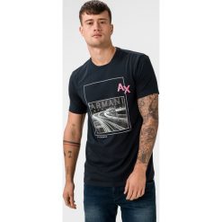 Armani Exchange Koszulka Niebieski. Niebieskie podkoszulki męskie Armani Exchange, l, z nadrukiem, z elastanu, z krótkim rękawem. Za 233,95 zł.