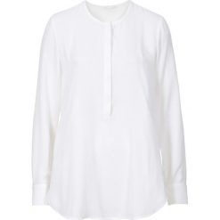 Bluzka bonprix biel wełny. Białe koszulki damskie marki bonprix, bez wzorów, z wełny, eleganckie, z okrągłym kołnierzem, z długim rękawem. Za 37,99 zł.