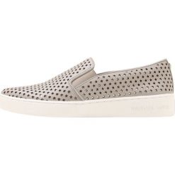 MICHAEL Michael Kors KEATON SLIP ON Półbuty wsuwane grey. Czarne trampki damskie slip on marki MICHAEL Michael Kors, z gumy, przed kolano, na wysokim obcasie. Za 549,00 zł.