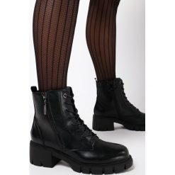 Czarne Botki Cahresh. Czarne botki damskie Born2be, bez obcasa, bez zapięcia. Za 159,99 zł.